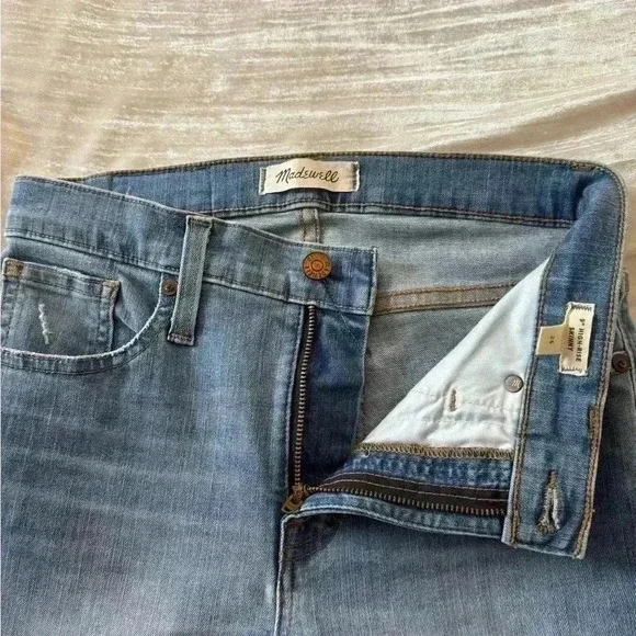 Madewell 9" High-Rise Skinny Jeans in Ontario Wash: Distressed-Hem Edition - Picture 6 of 12